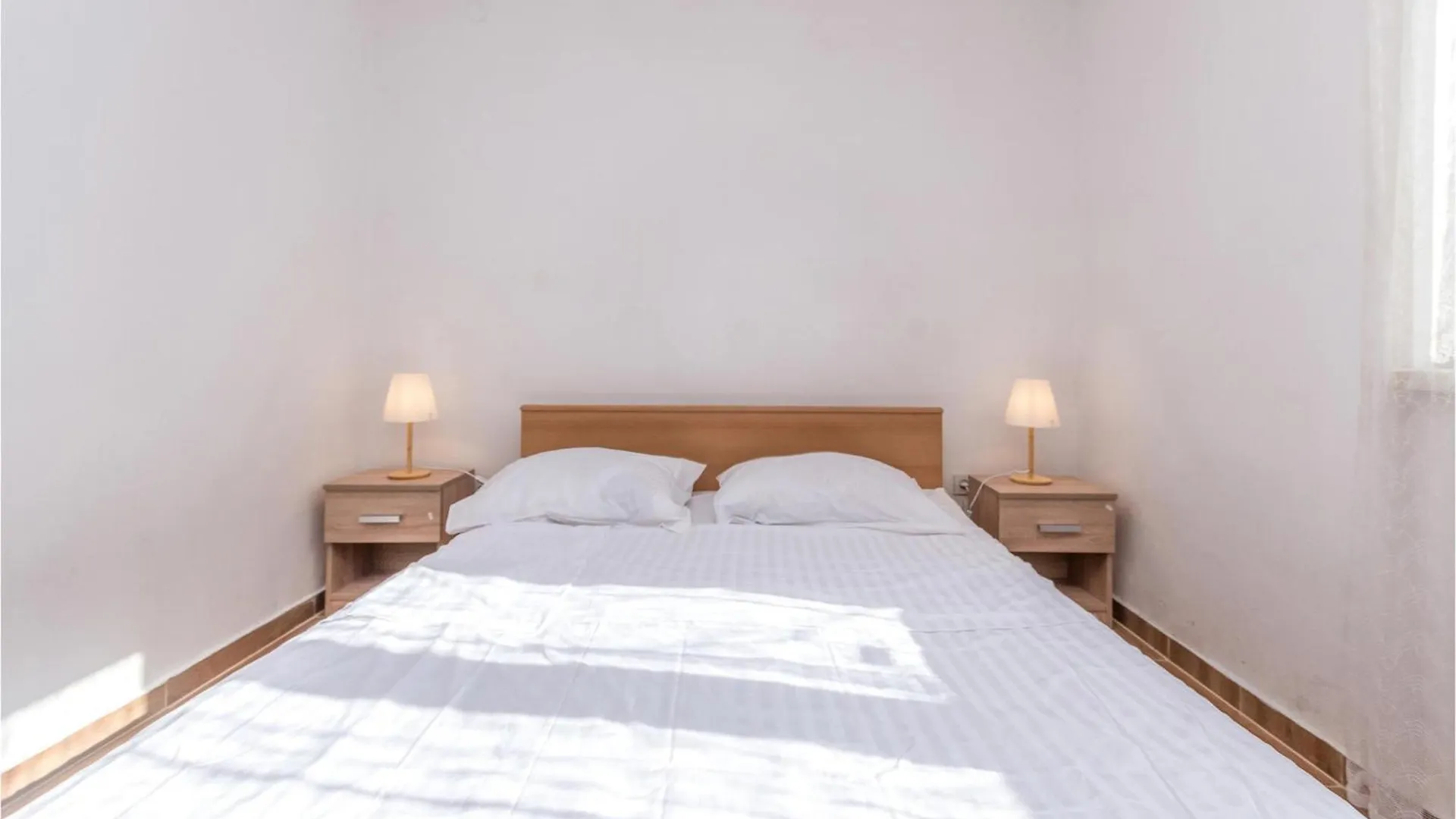 2 Bedroom Stunning Home In Pakostane Croatia
