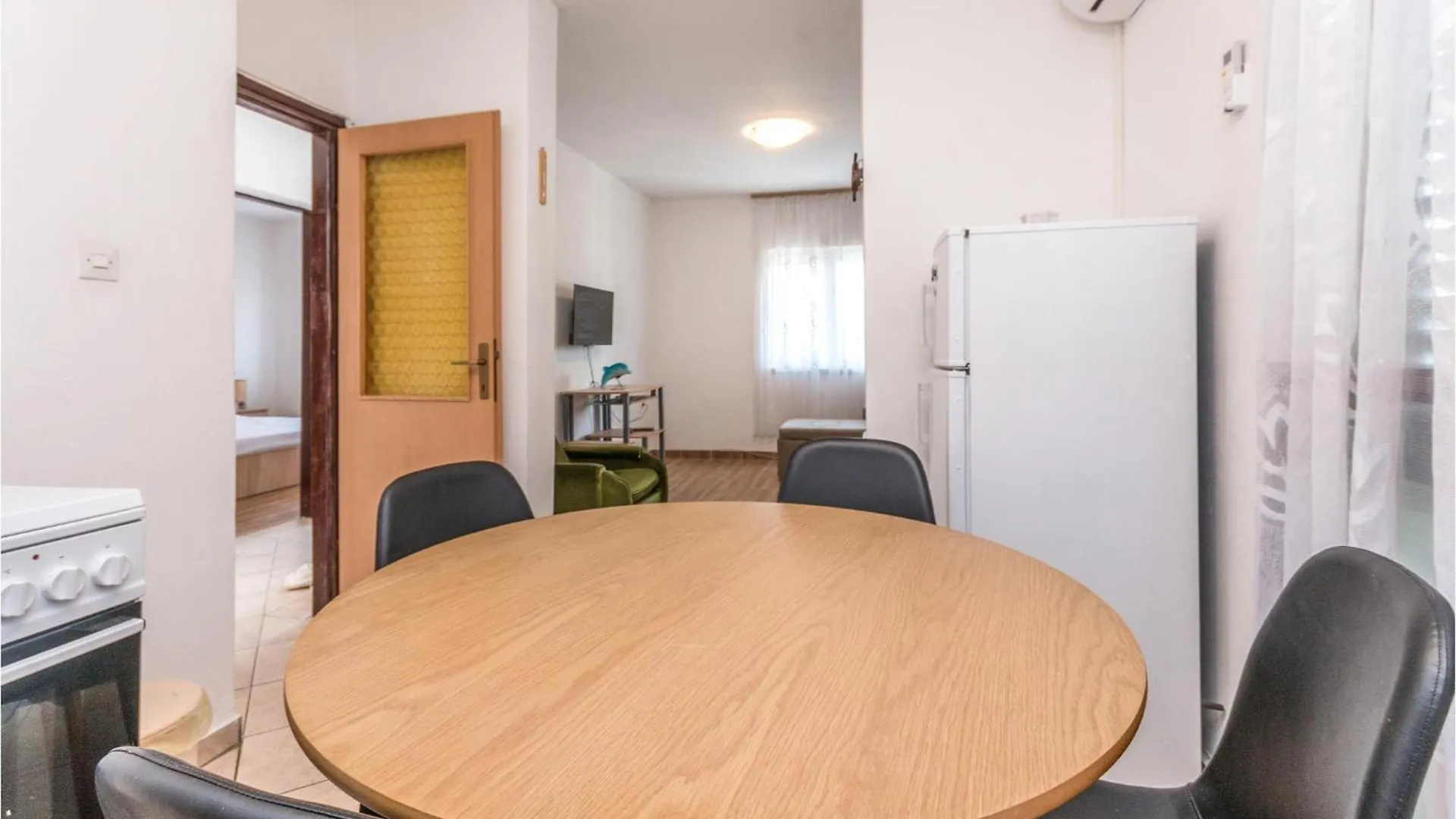 2 Bedroom Stunning Home In Pakostane