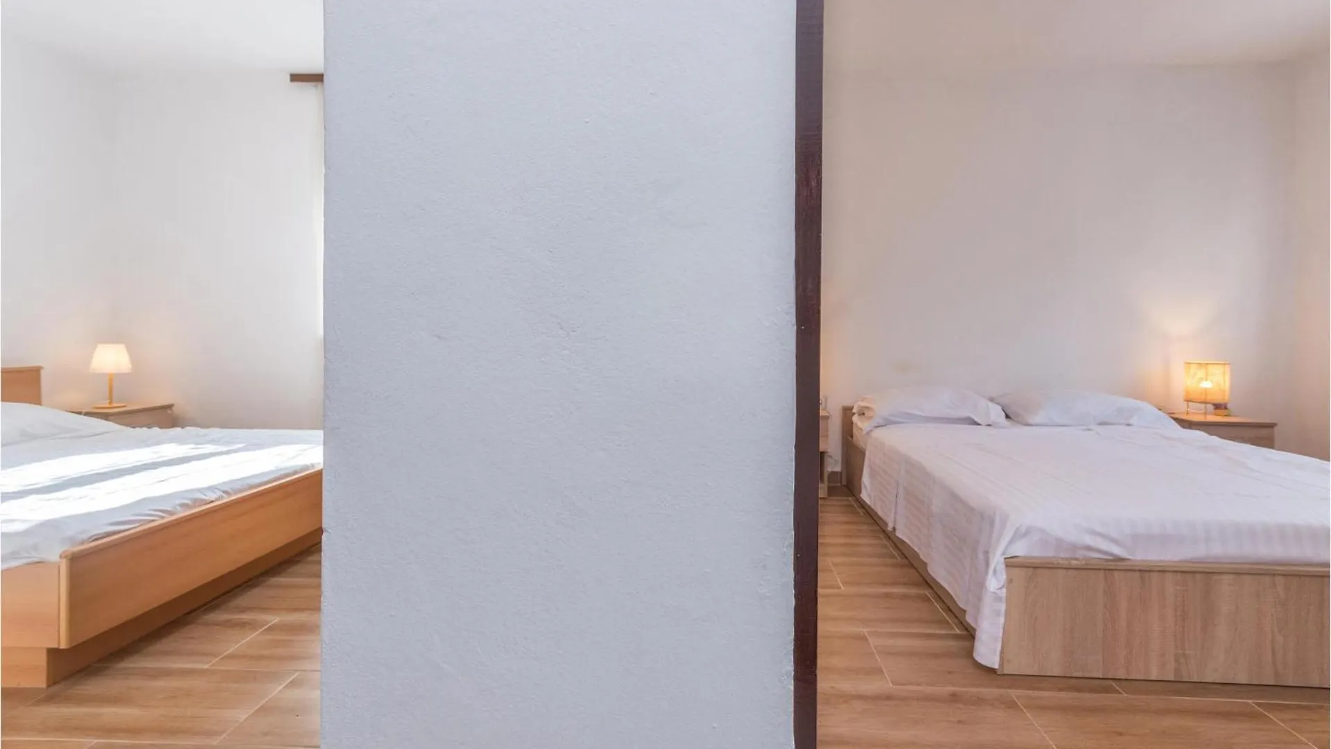 2 Bedroom Stunning Home In Pakostane Holiday home