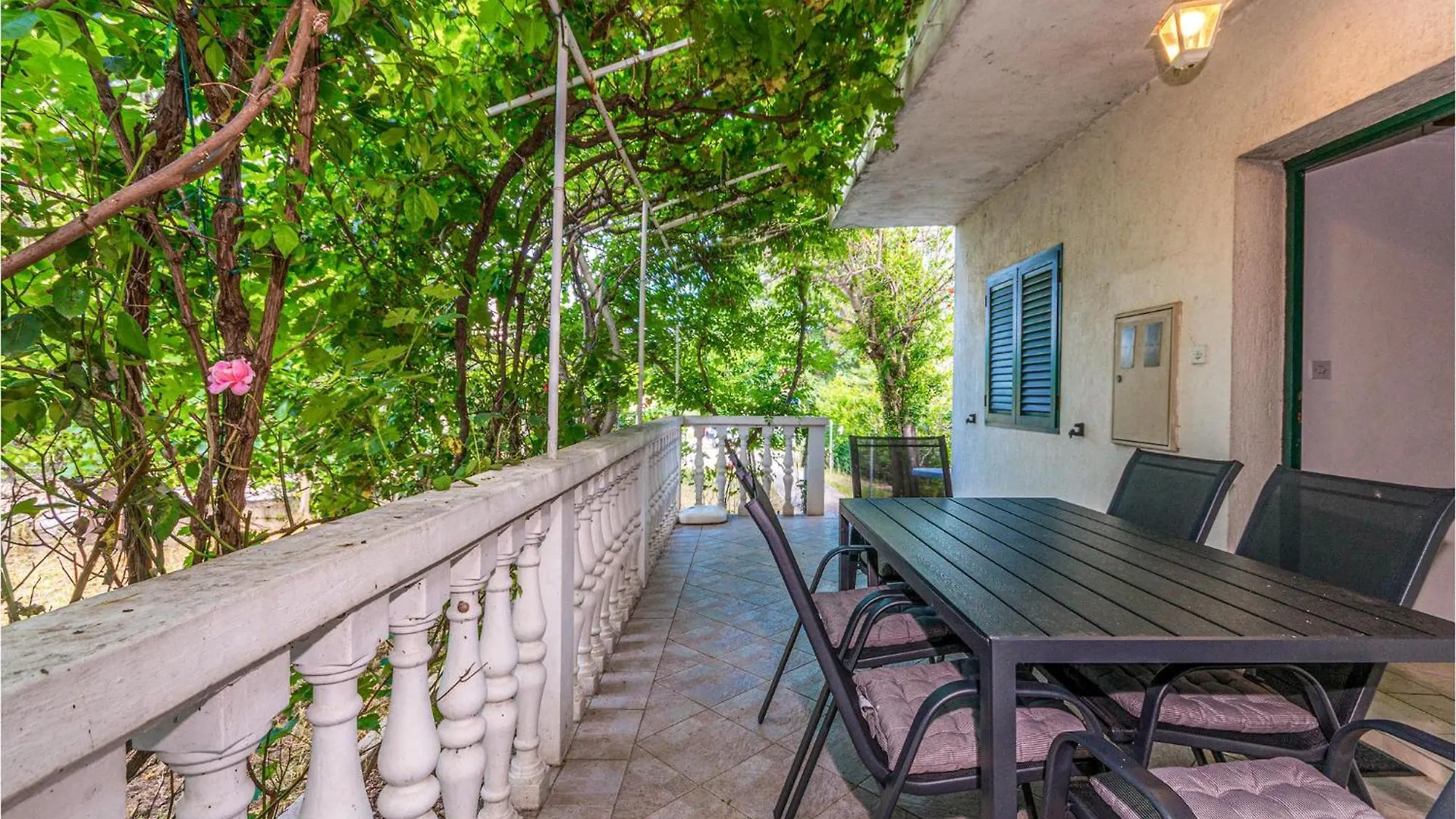 2 Bedroom Stunning Home In Pakostane Croatia